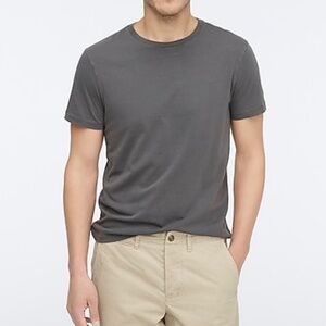 Broken-in short-sleeve T-shirt
